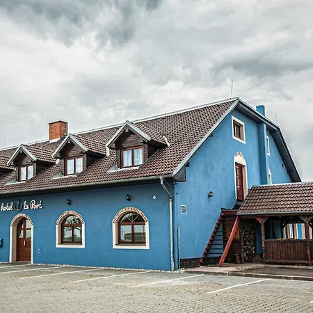 La Port Hotel *
