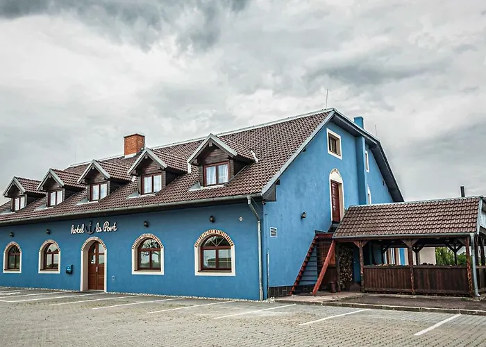 La Port Hotel *
